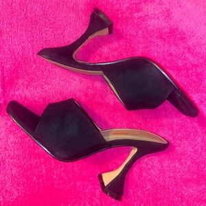 Black Heels Fashion Nova
Only Worn Once
Size 6.5
Too Small Me
In Great Condition